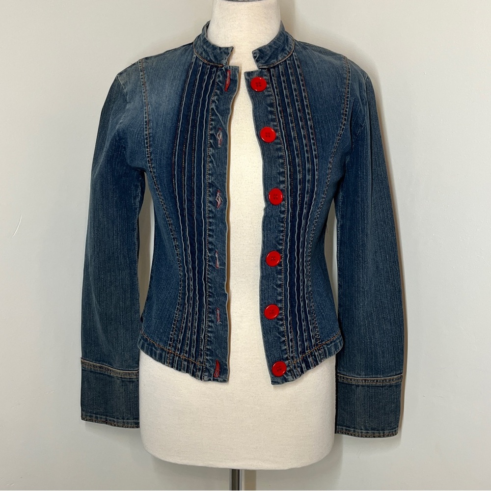 90s Denim pleated, jean jacket with red buttons